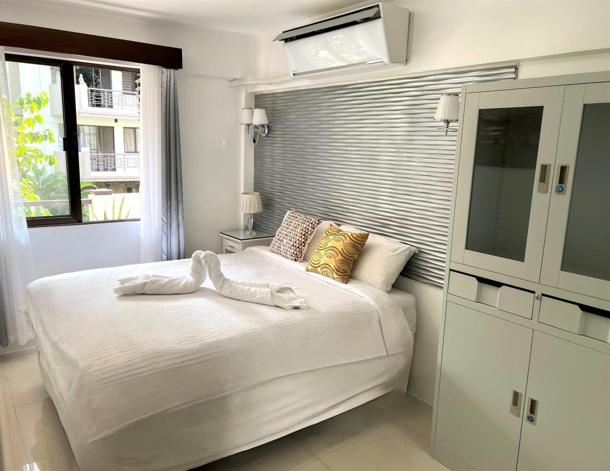 Stunning 2Br Apt, 65 Sq M Netflix At Rosewood Pointe Residences Near Bgc Manila Exterior foto